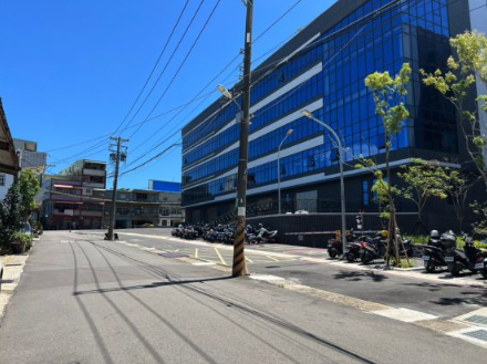 南崁159工業地 周邊商辦大樓街景